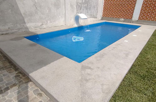 Piscina de fibra de vidrio instalada